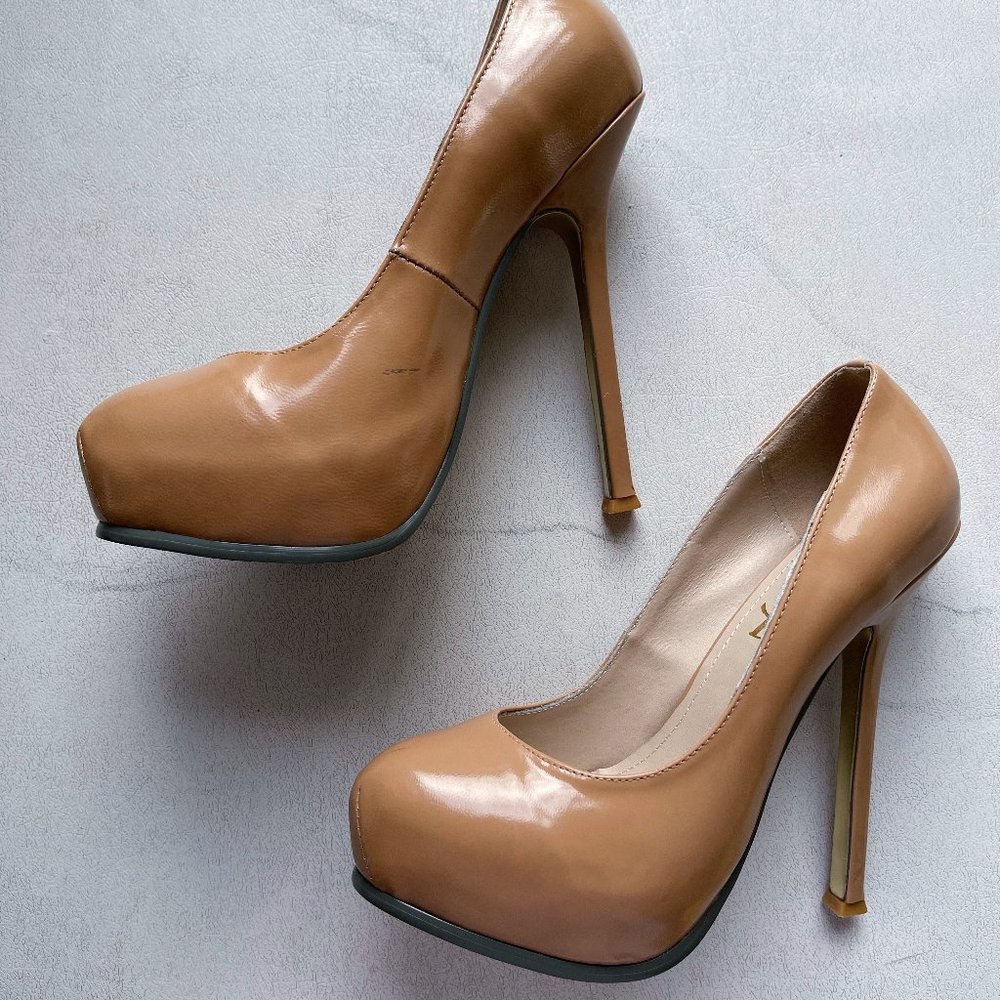 Patent Russhh Snip toe pump in nude size EU39